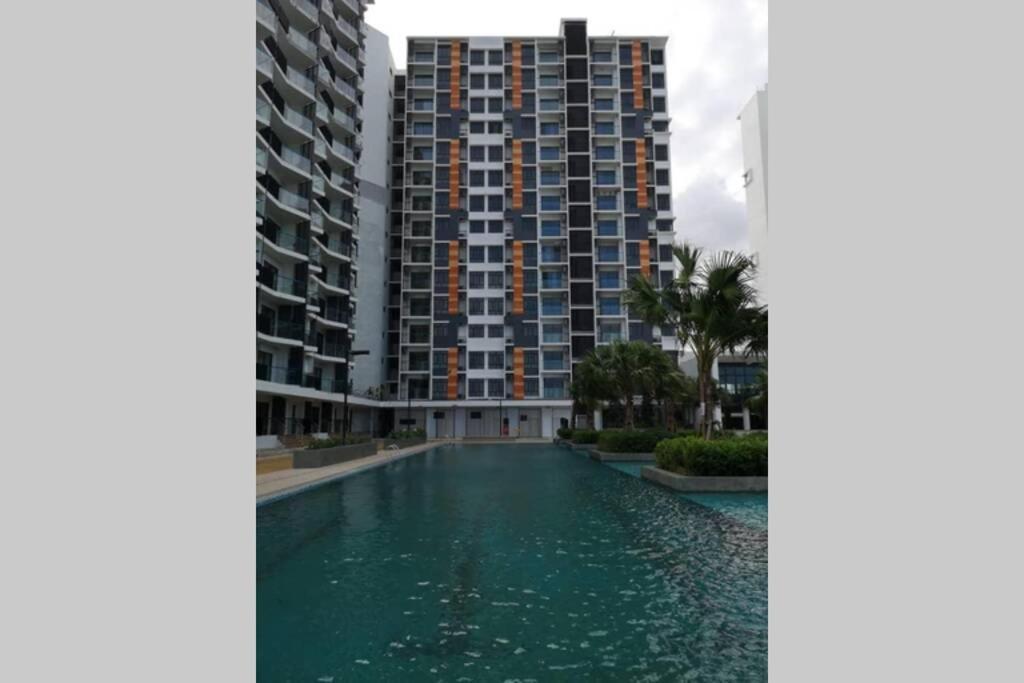 Timurbay studio apartment facing beautiful beach Kuantan Bagian luar foto