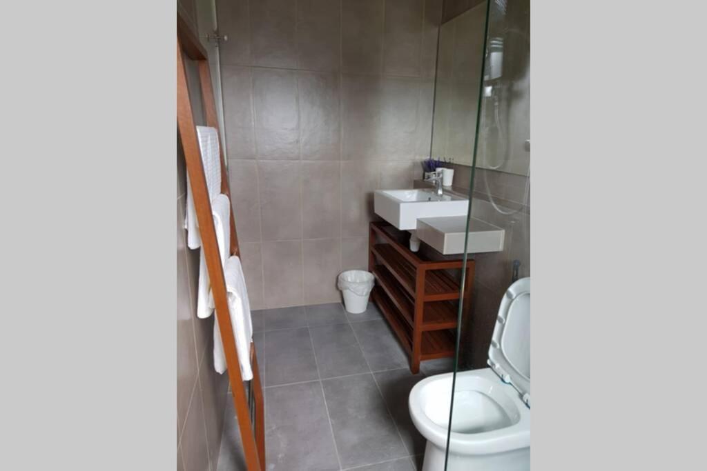Timurbay studio apartment facing beautiful beach Kuantan Bagian luar foto