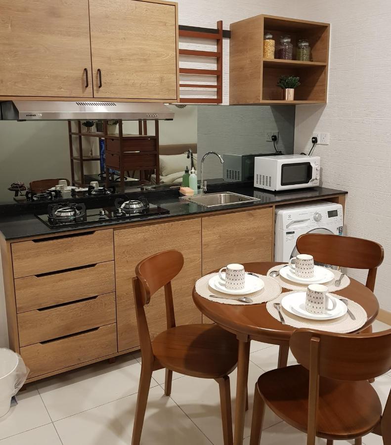 Timurbay studio apartment facing beautiful beach Kuantan Bagian luar foto
