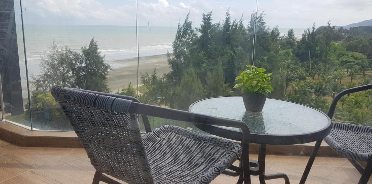 Timurbay studio apartment facing beautiful beach Kuantan Bagian luar foto